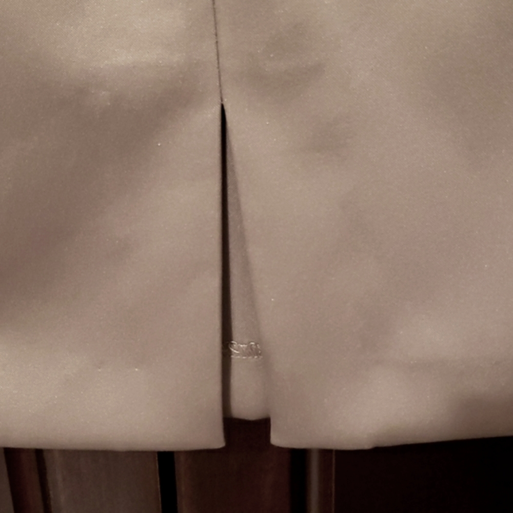 JESSICA HOWARD SIZE 4P RUFFLED V NECLINE SHEATH DRESS (NECKLACE NOT INCLUDED) - Picture 10 of 10